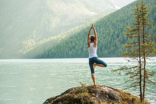 Desktop yoga mountain lake