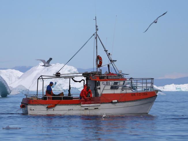 Desktop web arctic fishing getty