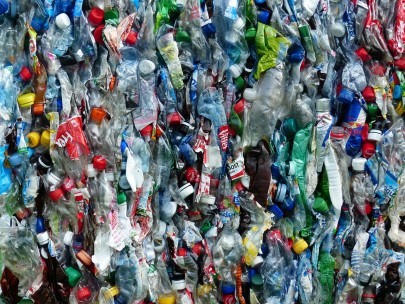 Desktop 405w plastic bottles 115077 1280