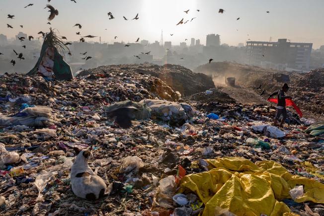 Desktop plastic waste single use worldwide consumption 7.ngsversion.1526443309333.adapt.1900.1