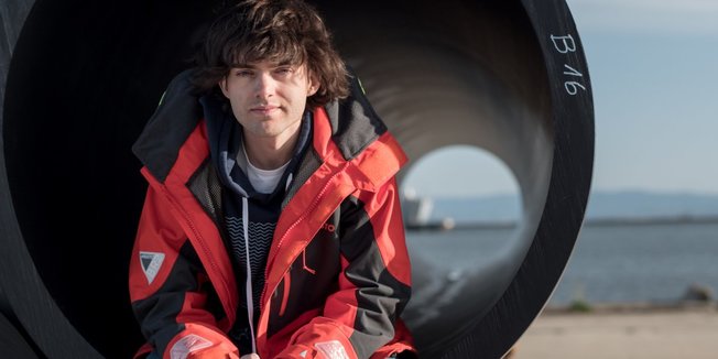 Desktop a 24 year old is going ahead with a controversial plan to trap plastic floating in the great pacific garbage patch some experts are worried