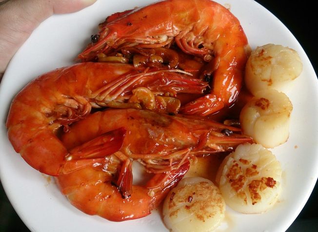 Desktop stir fried prawns and scallops 1024x747